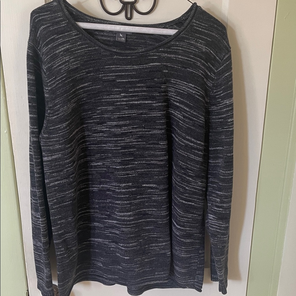 Women’s Black and Gray Sweater